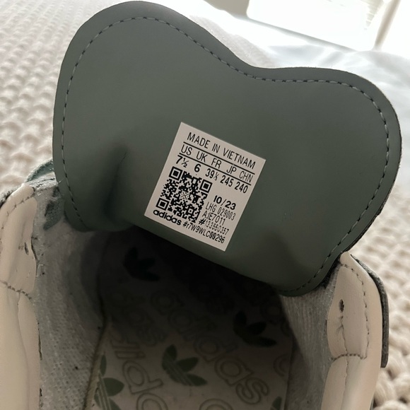 ONLY WORN ONCE…Light Green Adidas Sambas - Picture 6 of 6